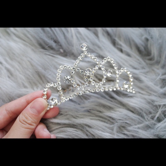 Princess Tiara for wedding or Prom - Picture 1 of 3